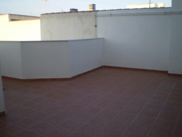 VENDO o ALQUILO ático en Alcantarilla. 150m. terraza de 40m. centrico. muy nuevo. 4 habita