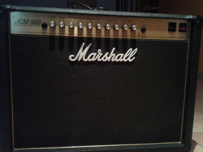 Marshall JCM900 100w combo, válvulas nuevas. Perfecto estado y recién revisado