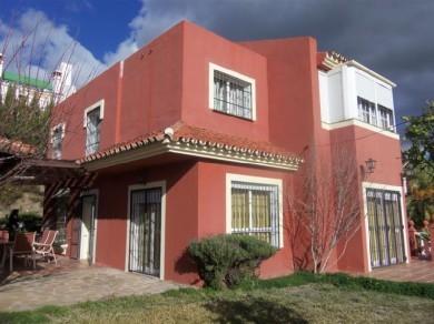 Chalet con 5 dormitorios se vende en Coin