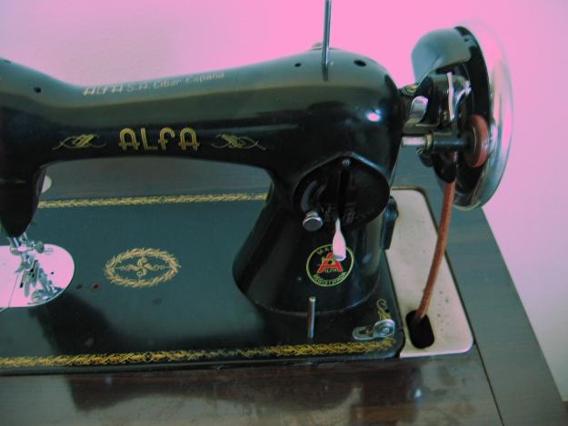 Maquina de coser Alfa Modelo B