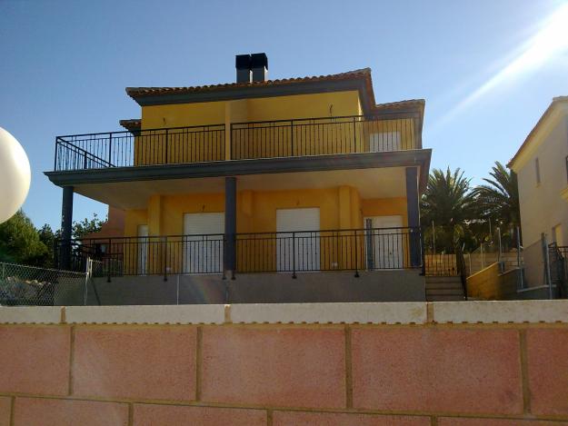 vendo chalet de 200 mt de parcela y 115 mt construidos en turis 671 551 924