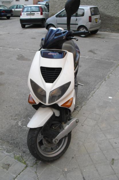 Vendo moto SCOOTER PEUGEOT SPEEDFIGHT 2