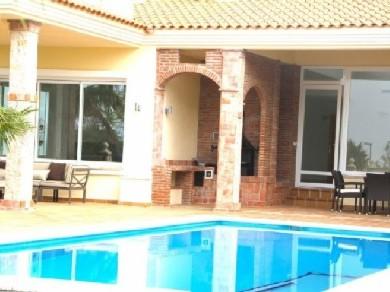 Chalet con 5 dormitorios se vende en Benahavis, Costa del Sol
