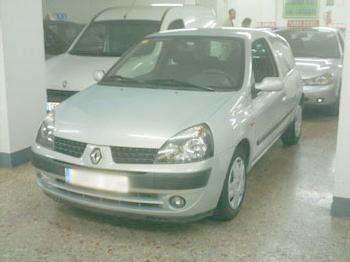 Venta de coche Renault CLIO 1.9Dti EXPRESION 3P. '02 en Santa Coloma De Gramanet