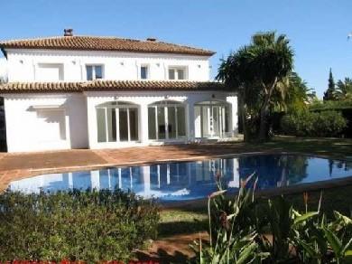Chalet con 6 dormitorios se vende en Marbella, Costa del Sol