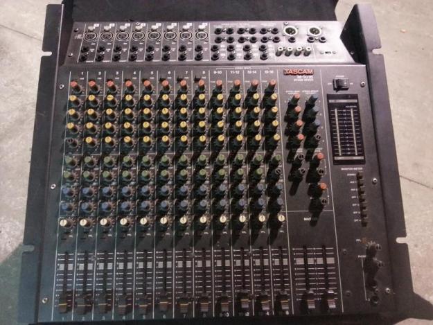 Mesa de mezclas Tascam 1016