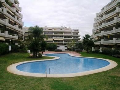 Apartamento con 3 dormitorios se vende en Marbella, Costa del Sol