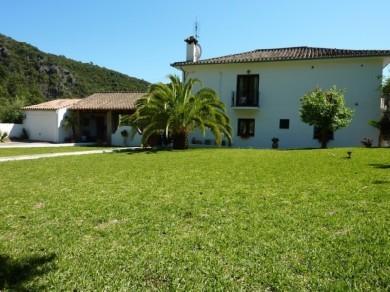 Chalet con 6 dormitorios se vende en Benahavis, Costa del Sol