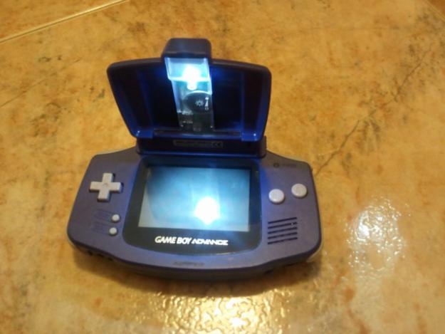 Game boy advance + protector pantalla con luz + 3 juegos originales