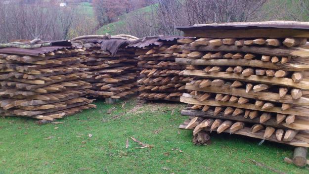 Estacas de madera para cierres de fincas