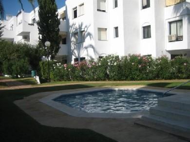 Apartamento con 2 dormitorios se vende en Estepona, Costa del Sol