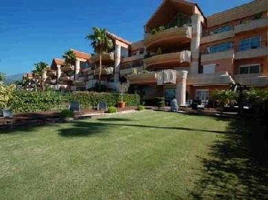 Apartamento con 3 dormitorios se vende en Marbella, Costa del Sol