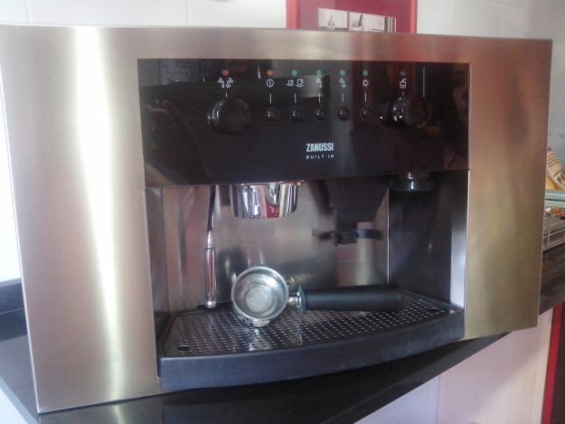 Cafetera empotrable Zanussi mod. ZCOF636