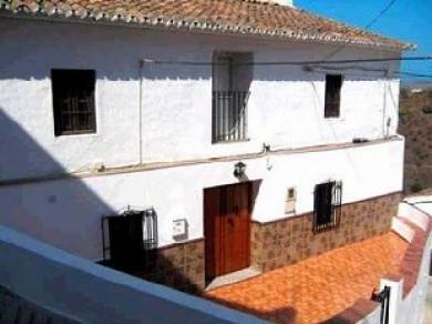 Chalet con 4 dormitorios se vende en Cutar, Axarquia