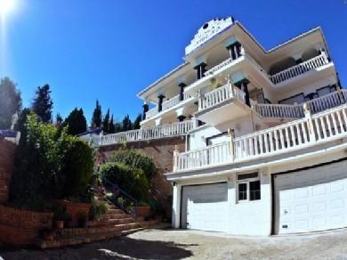 Chalet con 6 dormitorios se vende en Benalmadena Costa, Costa del Sol