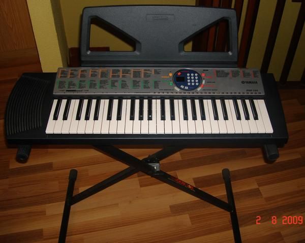 Vendo Teclado Yamaha PSR-125 con soporte y alimentador de corriente original