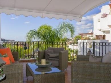 Apartamento con 2 dormitorios se vende en Marbella, Costa del Sol