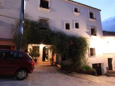 Chalet con 4 dormitorios se vende en Casares Pueblo, Costa del Sol