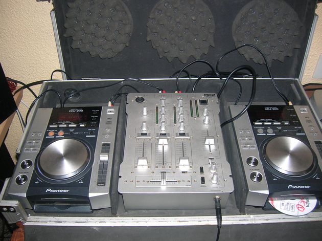 comobo para dj pro ,,2 platos mesa y maleta PIONEER