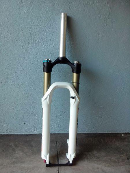 Horquilla Spinner Aeris 320 100mm (26'')