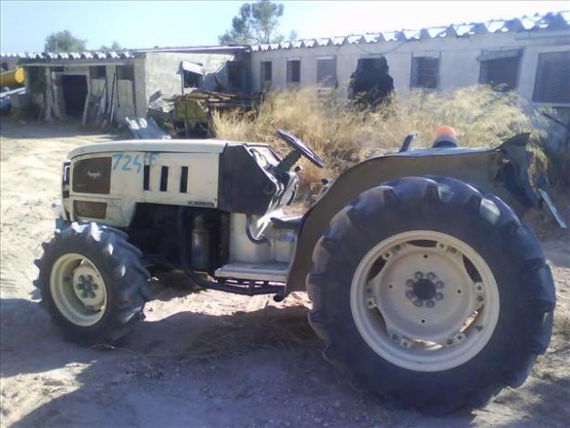 Tractor Lamborghini, doble traccion, de 60 CV, poco usado, unas 100 horas, ideal para fincas