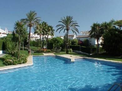 Adosado con 2 dormitorios se vende en Estepona, Costa del Sol