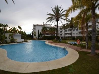 Apartamento con 3 dormitorios se vende en Marbella, Costa del Sol