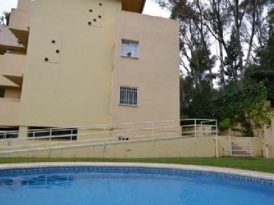 Apartamento con 3 dormitorios se vende en Marbella, Costa del Sol