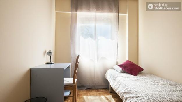 Exquisite 3-bedroom flat in popular Guindalera