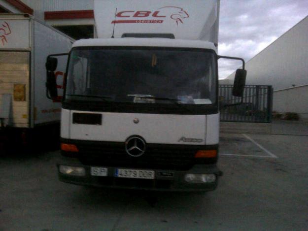 Camion mercedes atego 818 con faena