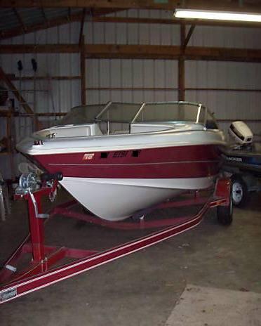 1996 Como Nuevo Larson Ski Boat