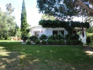 Chalet con 3 dormitorios se vende en Marbella, Costa del Sol