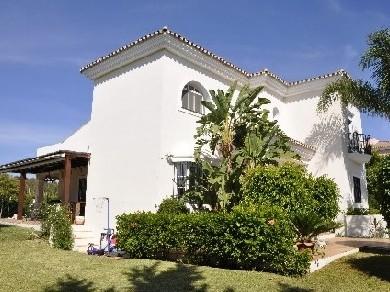 Chalet con 5 dormitorios se vende en Estepona, Costa del Sol