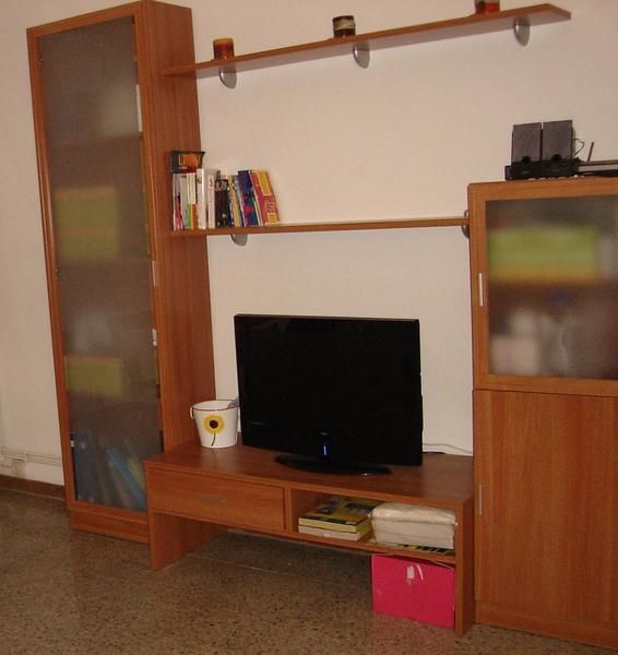 Mueble salón con mesa TV y vitrinas