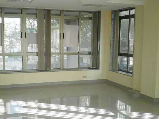Los rosales. oficina de 60 m2 exterior. despacho. 2 aseos