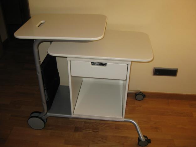 Se vende mesa de ordenador/escritorio color Beige crudo