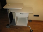 Se vende mesa de ordenador/escritorio color Beige crudo - mejor precio | unprecio.es