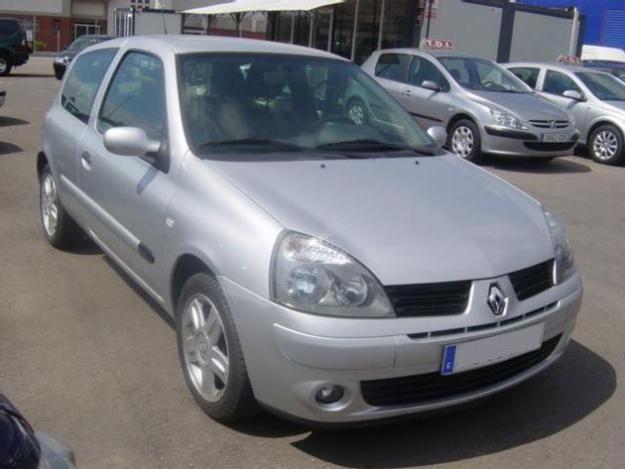 Venta de coche Renault CLIO 1.5 80CV. 3P. '05 en Parets Del Vallès