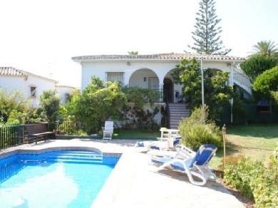 Chalet con 5 dormitorios se vende en Marbella, Costa del Sol