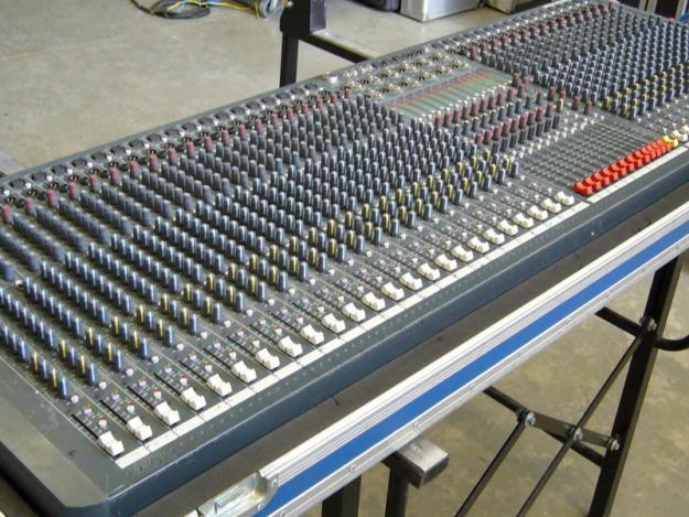 Mesa de mezclas SOUNDCRAFT SPIRIT MONITOR 2