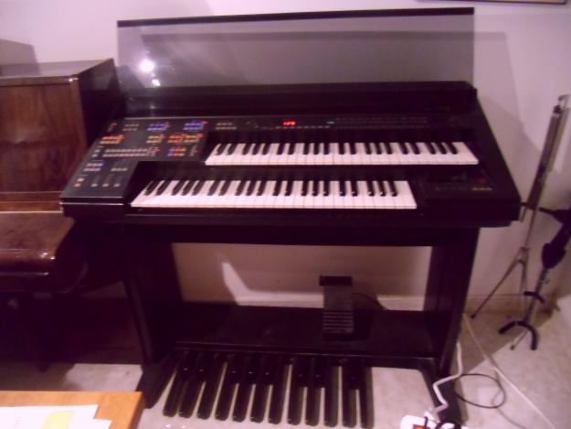 Órgano electrónico YAMAHA modelo Electone HS5