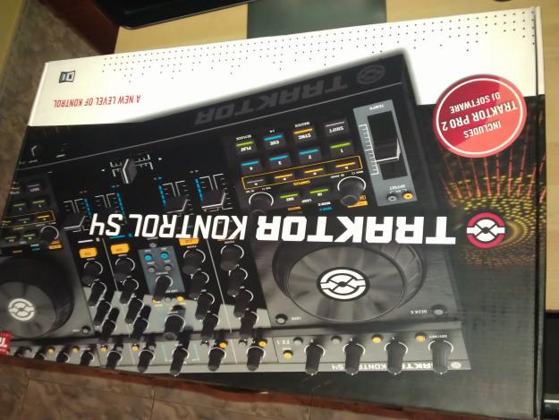 Se vende mesa de mezclas Traktor Native