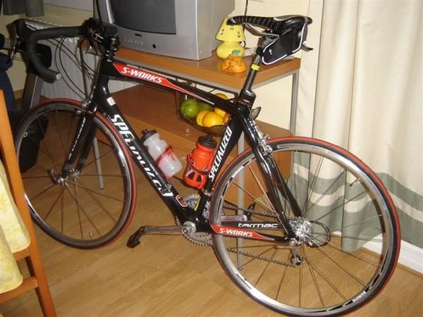 vendo BICICLETA DE CARRETERA SPECIALIZED TARMAC  TALLA 58 PRECIO EXCEPCIONAL 1300 EUR