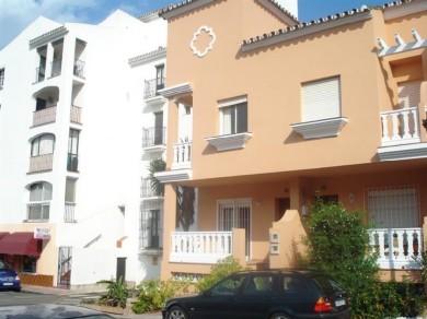 Adosado con 4 dormitorios se vende en Manilva, Costa del Sol