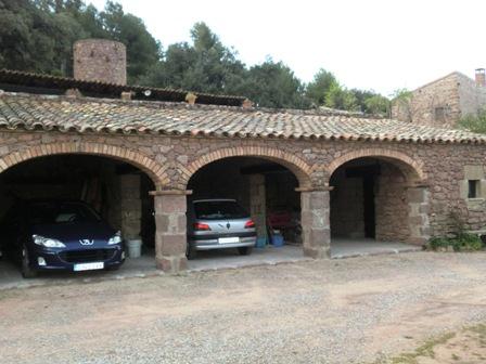 Palacio mansion todo de piedra natural y madera. (( ((.... rodalias de manresa ....) ) ) )