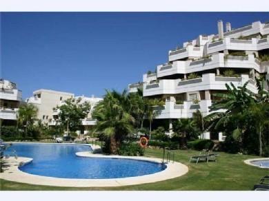 Apartamento con 2 dormitorios se vende en Marbella, Costa del Sol