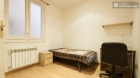 Rooms available - Humble 3-bedroom apartment in classic La Latina - mejor precio | unprecio.es