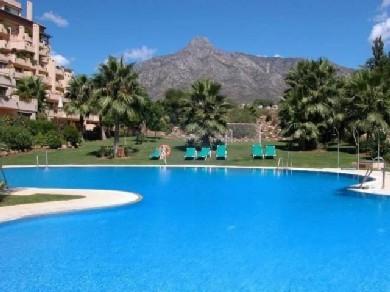 Apartamento con 2 dormitorios se vende en Marbella, Costa del Sol