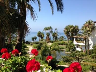 Apartamento con 2 dormitorios se vende en Marbella, Costa del Sol