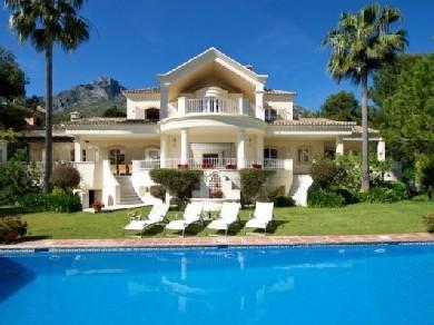 Chalet con 5 dormitorios se vende en Marbella, Costa del Sol